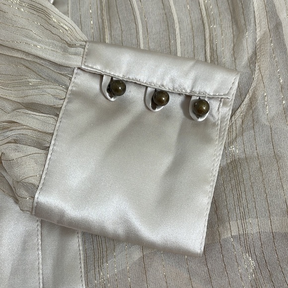 Sheer blouse with gold details - Picture 3 of 5